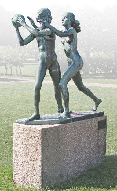 "Bollspelande flickor", © Stig Blomberg. © Foto: Jan Peter Dahlqvist, 2018