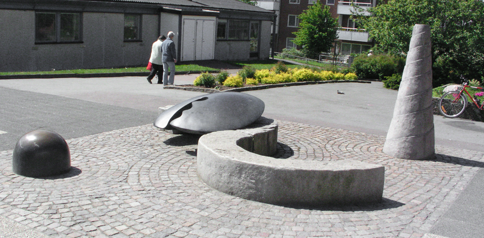 "Vid stranden" © Lars Hansson/Bildupphovsrätt 2018. © Foto: Jan Peter Dahlqvist, 2004