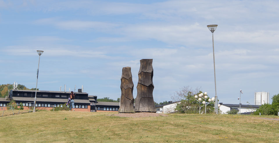 "Mosaikpelare" © David Nash/Bildupphovsrätt 2018. Foto: © Jan Peter Dahlqvist, 2018
