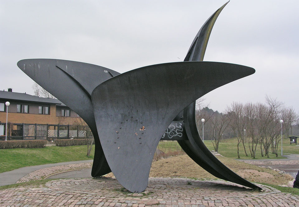 De tre vingarna © Alexander Calder/BUS 2014, skulptur. Foto: Jan Peter Dahlqvist