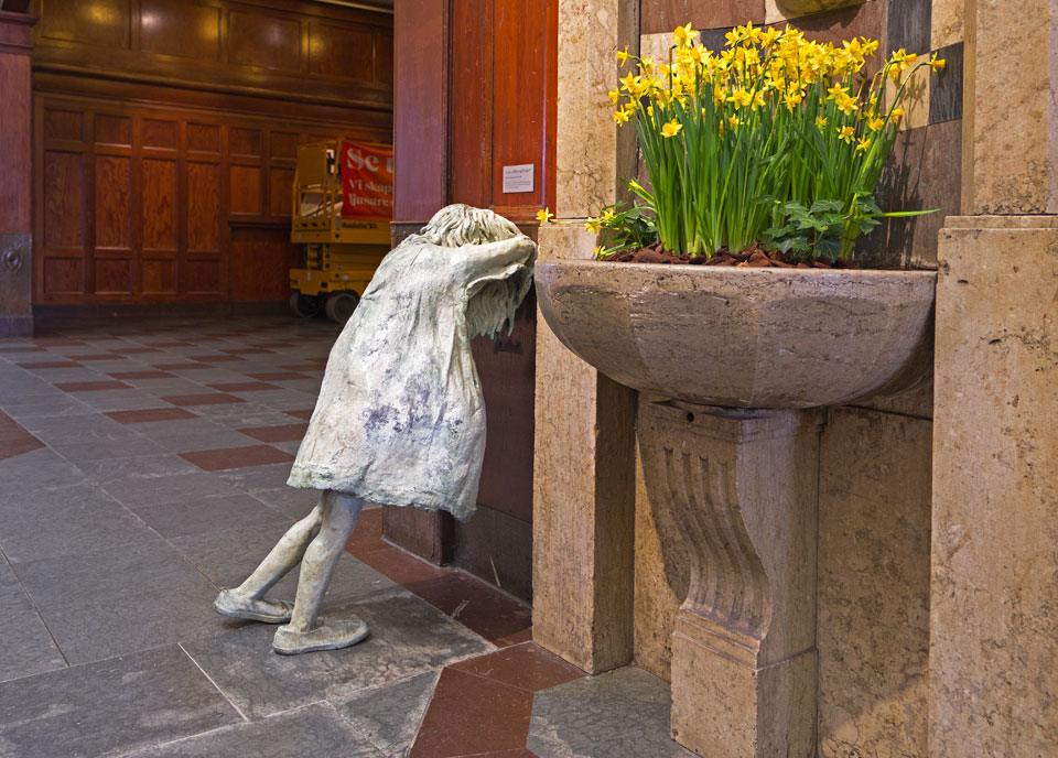 Weeping Girl © Laura Ford. Foto: © Jan Peter Dahlqvist, 2014