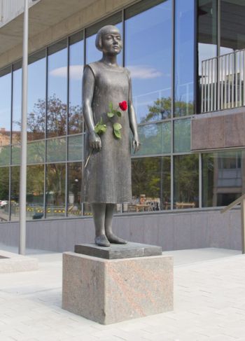 Karin Boye Konstverket Karin Boye av Peter Linde