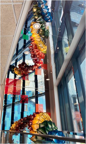 ”Efter regn kommer regnbåge” av Leyun Wang